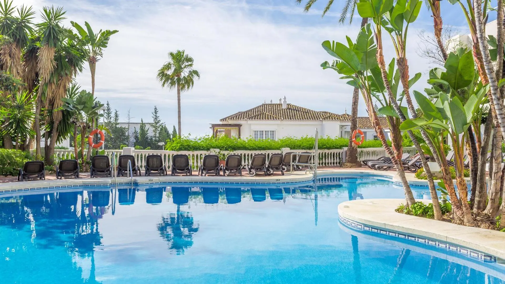 Aparthotel Royal Oasis Club At Pueblo Quinta Benalmádena 3*,