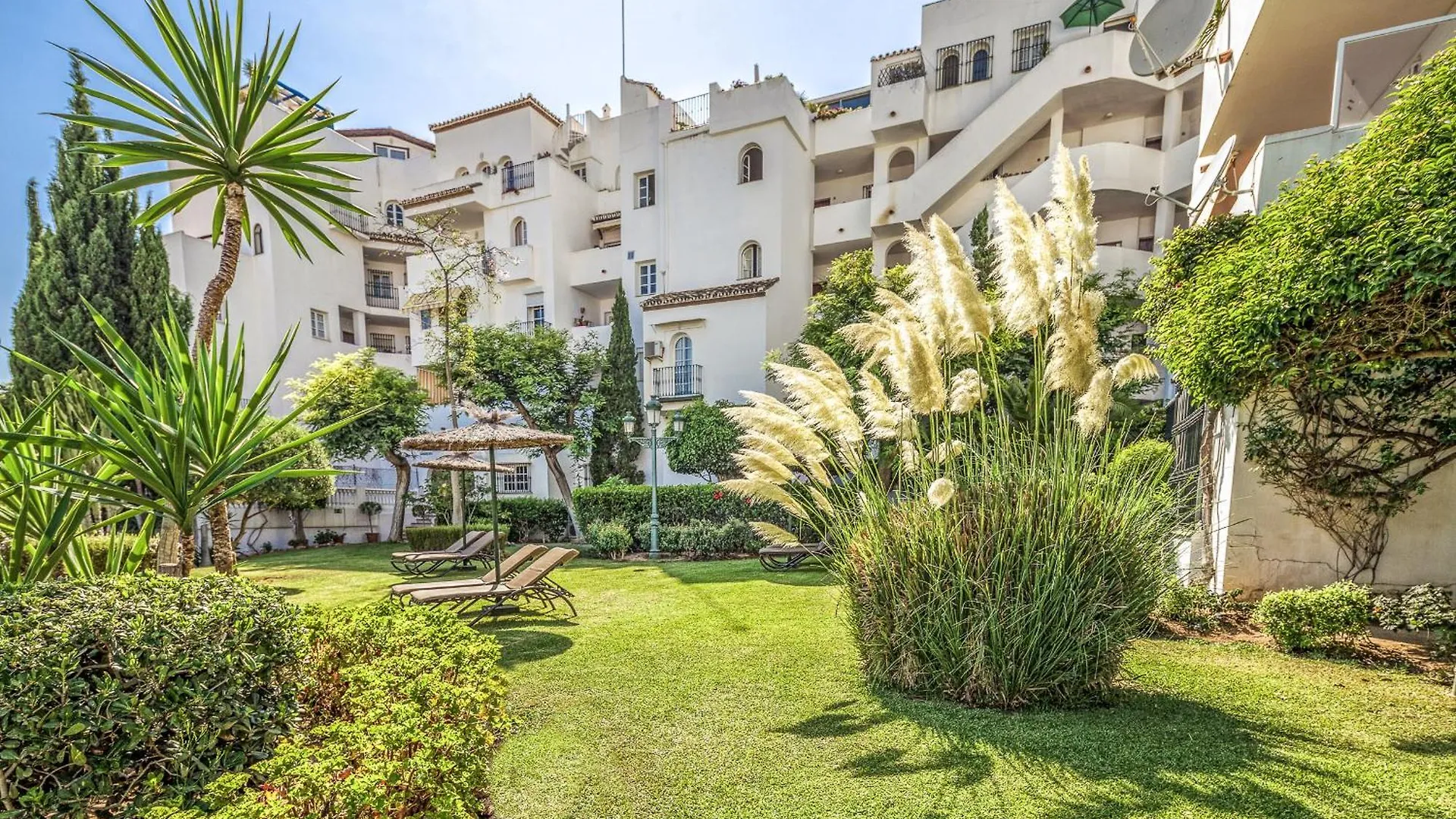 ***  Royal Oasis Club At Pueblo Quinta Aparthotel Benalmadena Spain